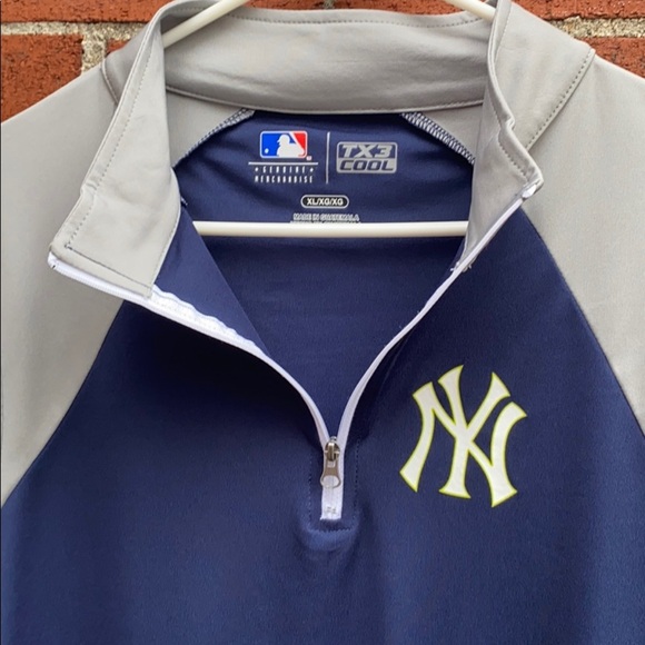 New York Yankees half zip top - Picture 3 of 7